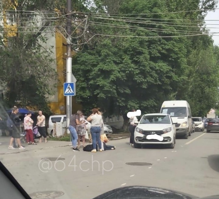 Водитель «Лады» сбил женщину у СГТУ