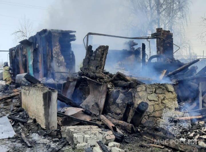 Женщина погибла на пожаре под Саратовом 