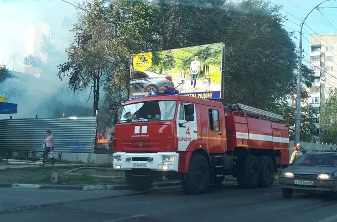 В Заводском районе горел мусор на стройплощадке