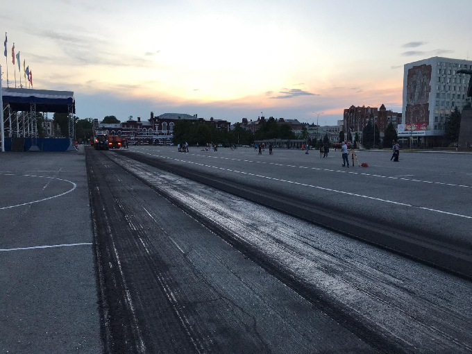 На центральной площади Саратова срезали асфальт