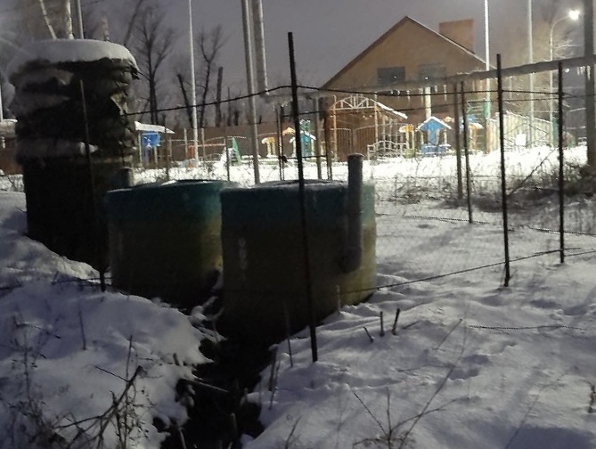 Саратовцы пожаловались на запах канализации от детской одежды