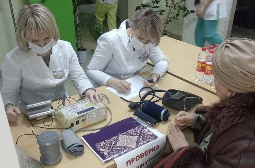 Жителям Саратова рассказали правила подбора тонометра