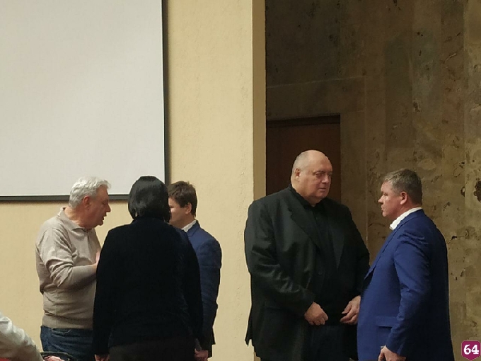 Дольщики «абасовского» дома попросили помощи у саратовского депутата 
