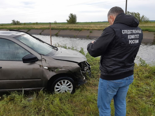 Под Саратовом женщина и двое детей погибли в утонувшей машине