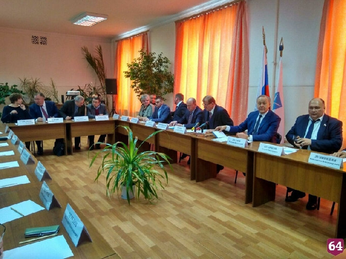 Губернатор поставил задачу не допустить сокращений на саратовском заводе 