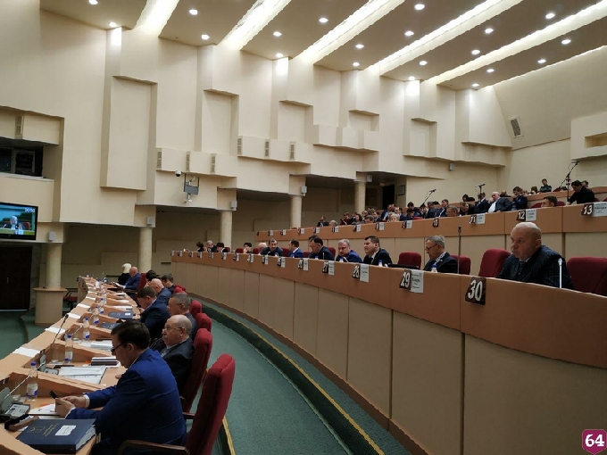 В Саратове бизнесменов обязали сменить вывески до 1 мая  