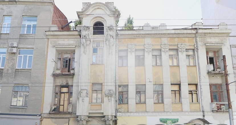 В Саратове обрушилась стена дома Яхимовича