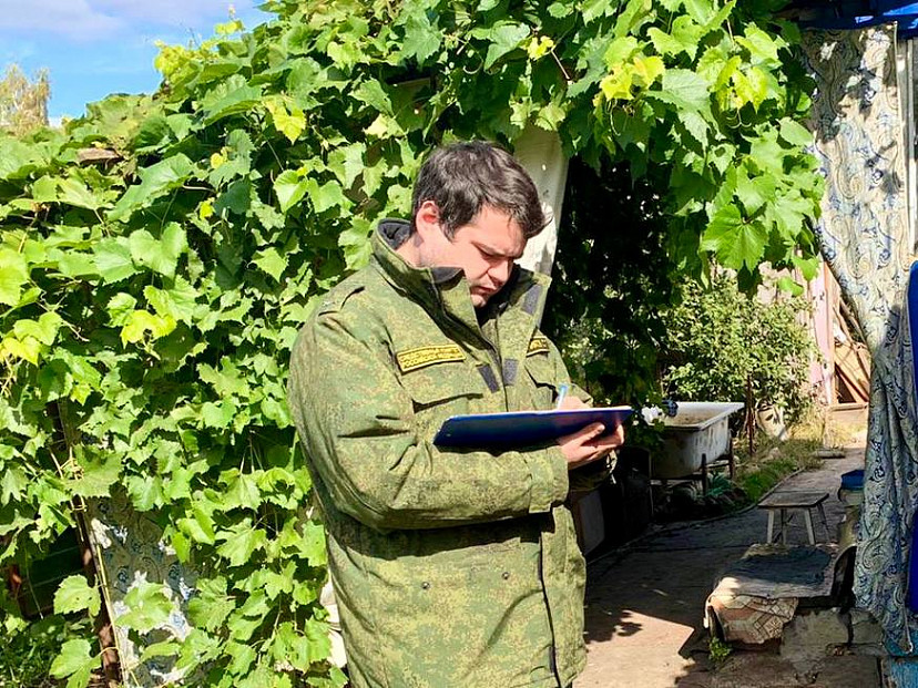 Внука отправили в психбольницу за смерть деда от удара мотыгой