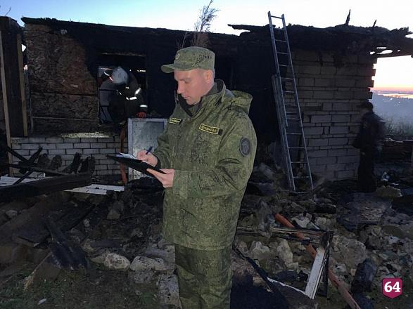 Саратовец бросил тетю и сестер в горящем доме и попал под статью