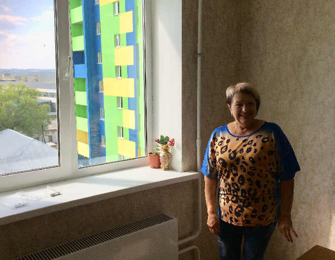Жители аварийных бараков Елшанки начали переезжать в новые квартиры 