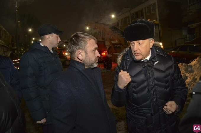 Радаев предложил устроить соревнования по уборке снега в районах Саратова 