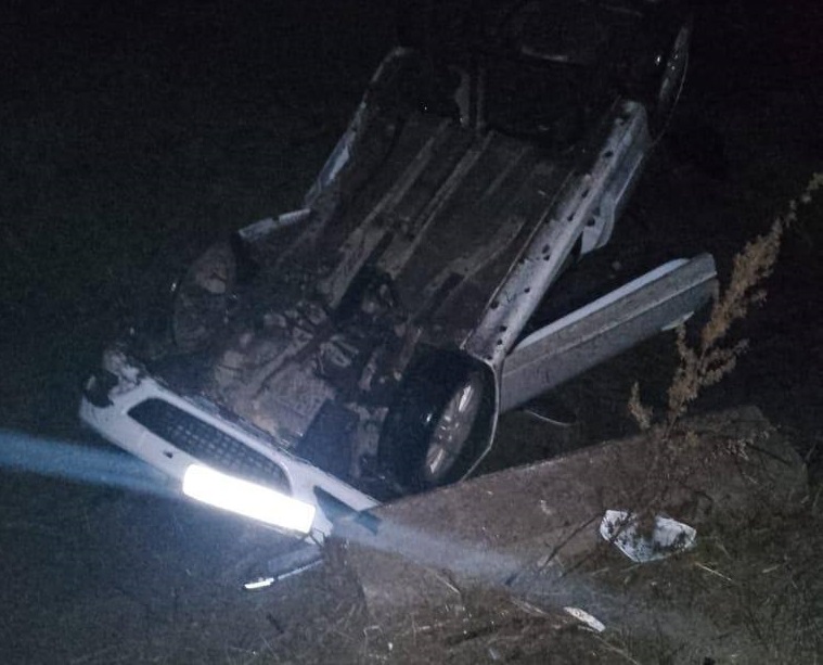 Водитель опрокинул «Опель» в кювет и покалечил пассажирку