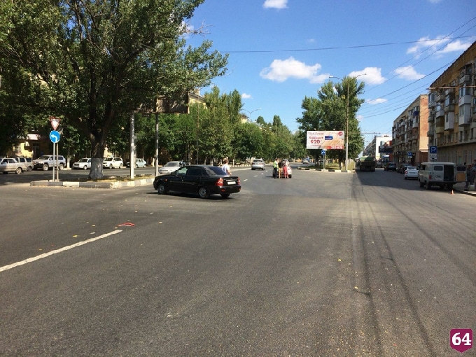 Водитель «Приоры» проигнорировал знак и протаранил иномарку