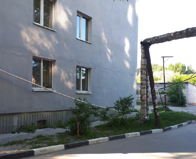 На Азина водитель «Жигулей» снес газовую трубу