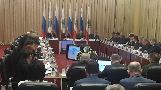 Бабич в Саратове предложил разработать для молодежи новую госпрограмму