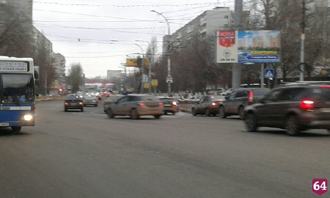 На въезде в Заводской район из-за дорожной аварии образовалась пробка 
