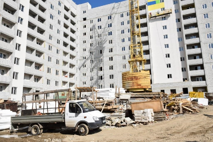 Коммуникации к строящемуся дому в Елшанке проведут до конца июня  