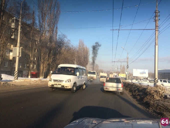 Груженный трактором МАЗ создал огромную пробку на Московском шоссе 