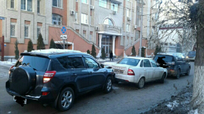 В тройном ДТП в центре Саратова пострадала женщина
