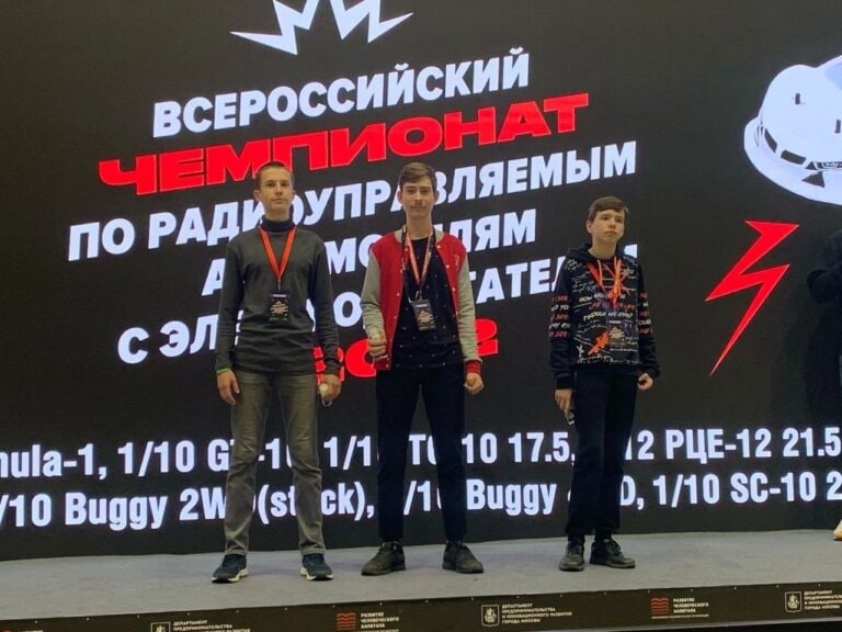 Саратовских школьников наградили за модели гоночных машин 