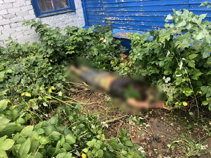 Мужчина бросил тело ухажера бывшей возлюбленной в ее огороде