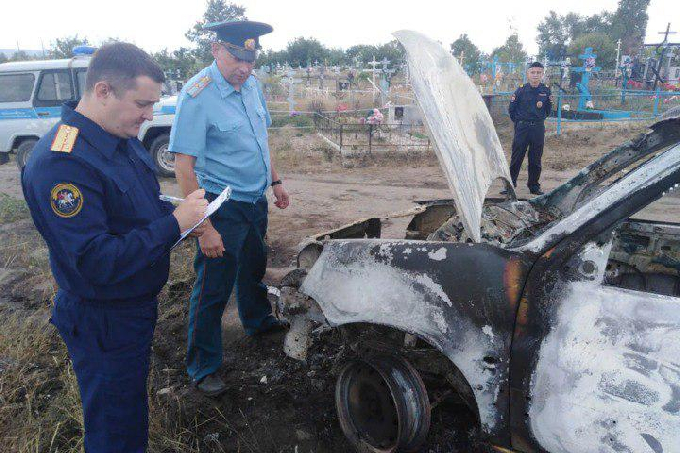 На подъезде к кладбищу нашли сгоревший автомобиль с трупом