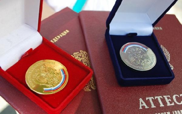 После вмешательства прокуратуры выпускнице вручили золотую медаль