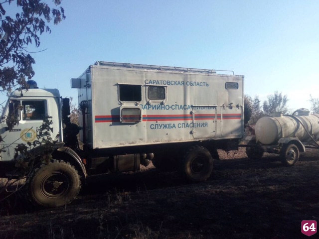 В Саратовской области спасатели тушат два крупных лесных пожара