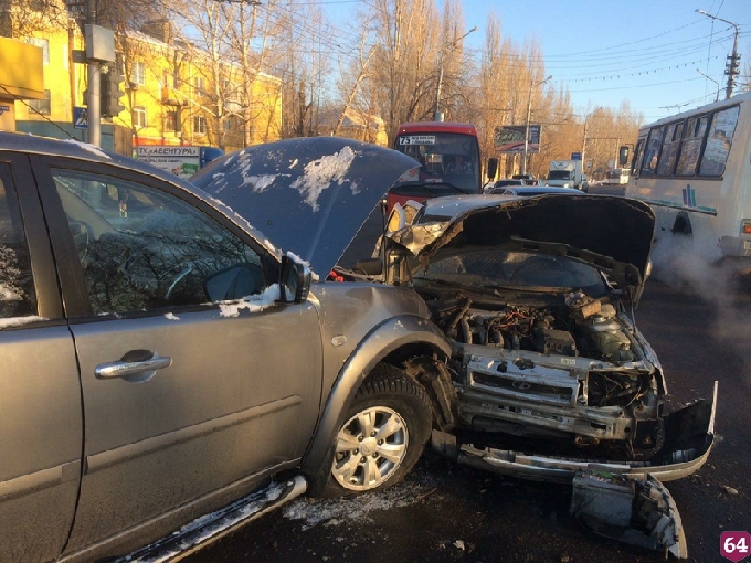 В лобовом ДТП на Московском шоссе пострадали 3 человека