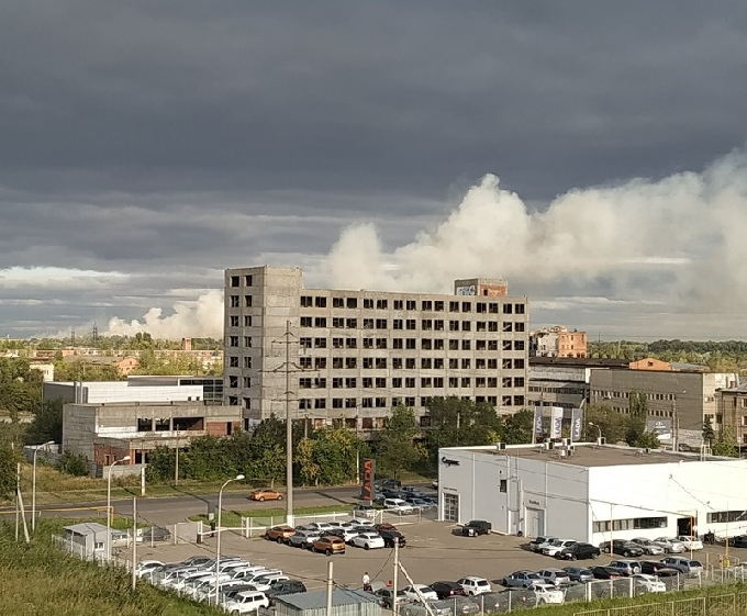 Рядом с аэродромом в Энгельсе произошел крупный пожар