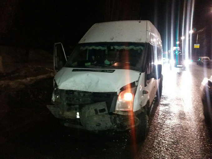 В Саратове произошло массовое ДТП с маршруткой