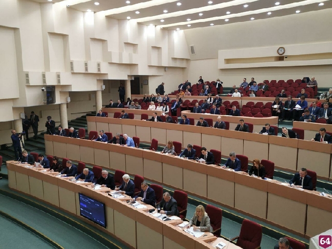 Саратовский депутат предложил коллегам прекратить мериться «разными органами»