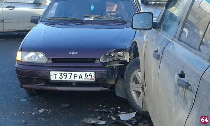 В Саратове тройное ДТП спровоцировало крупную пробку