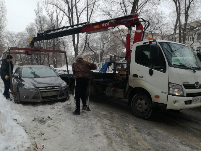 В выходные в Саратове будут массово эвакуировать автомобили