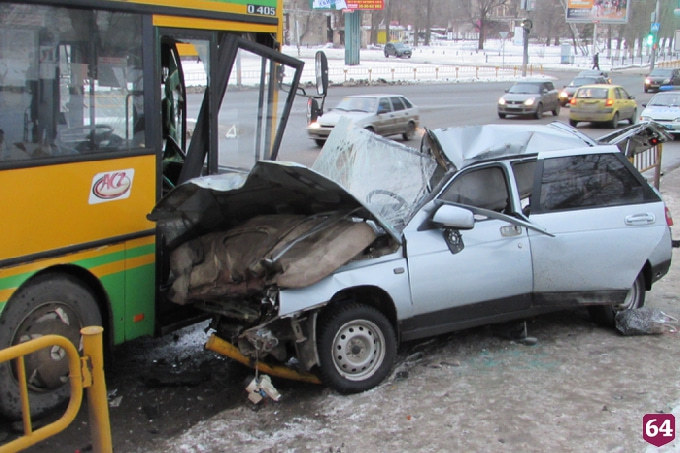 Молодой водитель протаранил автобус и погиб на месте ДТП