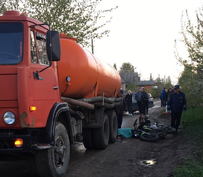 В Саратове под колесами КамАЗа погиб 15-летний мотоциклист