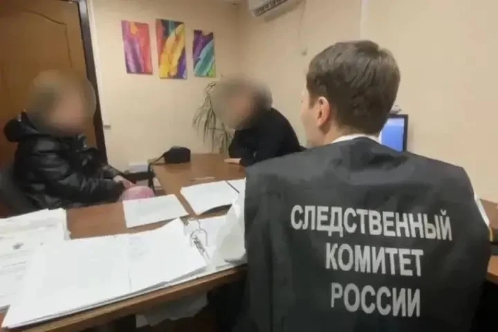 В Саратовской области у водителя без прав вымогали взятку и шампанское