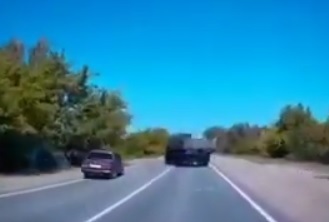Появилось видео автокатастрофы у КПП под Вольском 