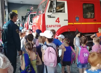 Саратовские школьники пообщались с бывалым спасателем Ластиком