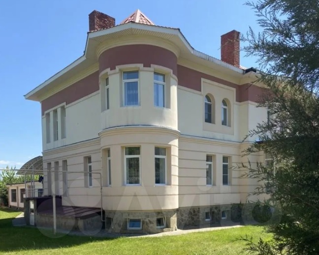 Оплату за элитный особняк в Саратове принимают бетоном