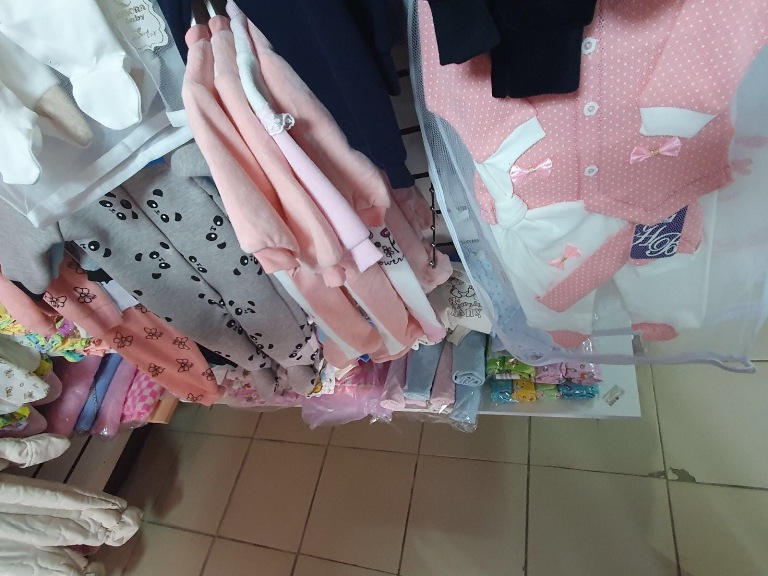 В Саратове в обход запрета торгуют цветами и игрушками 