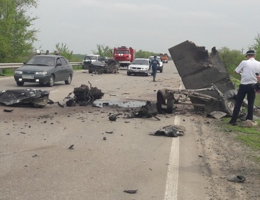 «Приору» разорвало на части, водитель погиб