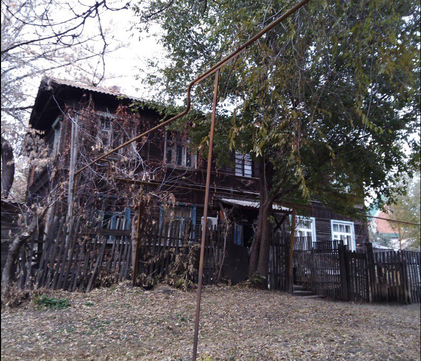 В Саратове сгорел заброшенный дом 