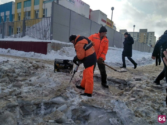 Радаев поручил максимально очистить Саратов от снега и наледи за неделю 