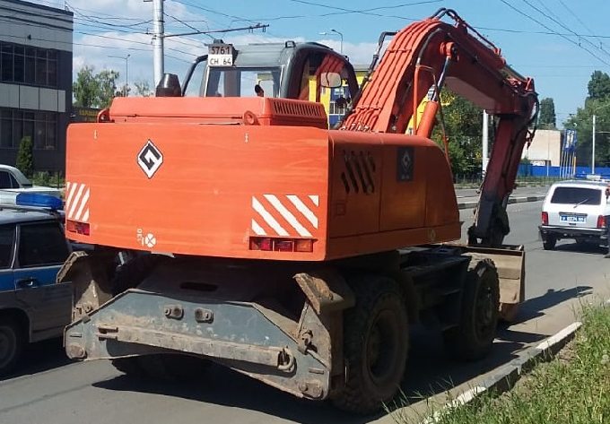 Водитель экскаватора насмерть задавил женщину 