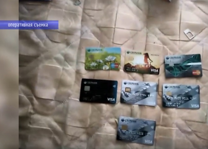 Полицейские изъяли у телефонных мошенников 400 сим-карт 