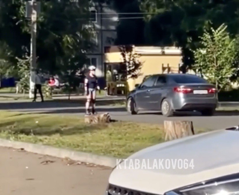 Автохама оштрафовали за езду по пешеходной зоне под Саратовом