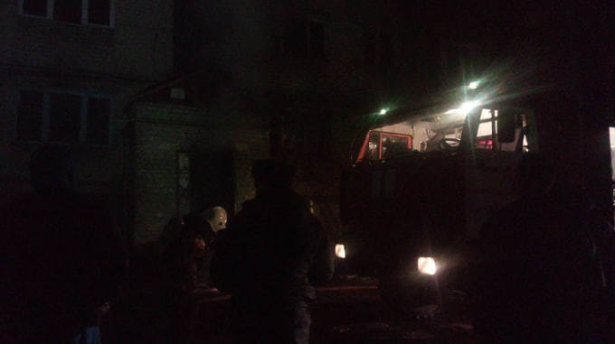 Саратовец во время пожара выпрыгнул из окна и сломал ногу