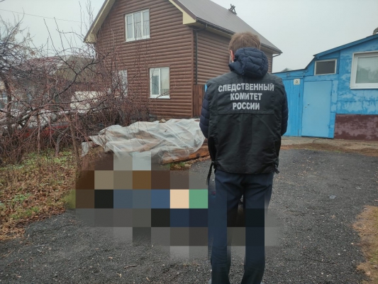 У частного дома найден труп неизвестного мужчины