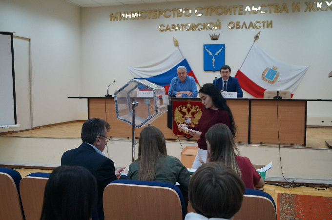 В Саратовской области распределили более 400 квартир среди сирот